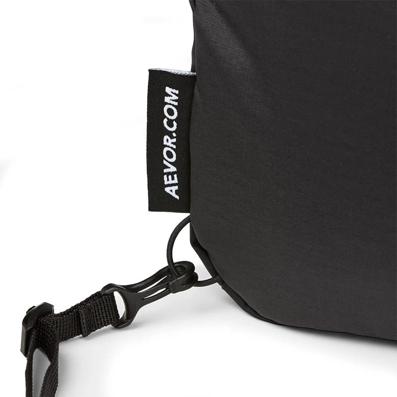 AEVOR Sacoche Bag Ripstop Black - Umhängetasche 4 L Mit Anti-Twist-Gurt Schwarz 8 AEVOR Sacoche Bag Ripstop Black - Umhängetasche 4 L Mit Anti-Twist-Gurt Schwarz – Bild 6
