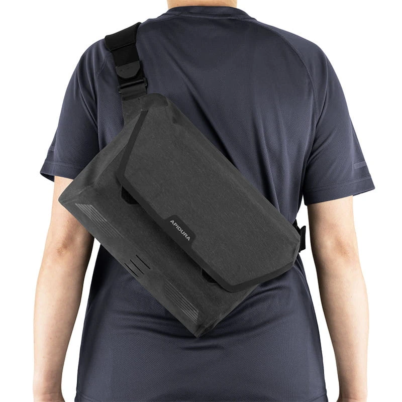 Apidura City Messenger - 11" Umhängetasche Mit Notebook- / Tabletfach 5 Apidura City Messenger - 11" Umhängetasche Mit Notebook- / Tabletfach – Bild 3