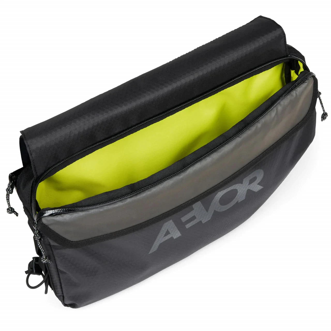 AEVOR Bike Frame Bag Large Proof Black Rahmentasche - Auch Als Sling-Tasche Nutzbar 4,5 Liter - Schw 6 AEVOR Bike Frame Bag Large Proof Black Rahmentasche - Auch Als Sling-Tasche Nutzbar 4,5 Liter - Schw – Bild 4