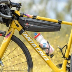 Geosmina Small Frame Bag Gravel - Rahmentasche 1,5 Liter -Rad Teile Welt Geschaft 68924596 03GUF3CUyZpRZwi 1280x1280