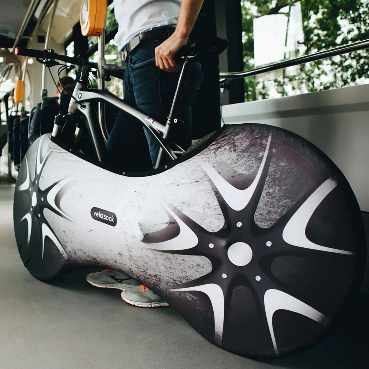 VELOSOCK Indoor-Fahrradüberzug One-Size Für Erwachsenenräder - Silverbird (Schwarz-grau) 4 VELOSOCK Indoor-Fahrradüberzug One-Size Für Erwachsenenräder - Silverbird (Schwarz-grau) – Bild 2